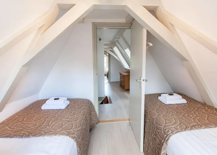 Short Group Carre Hotel