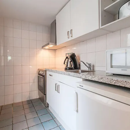 Short Group Carre Amsterdam